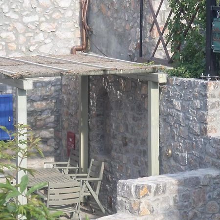 To Petradi Apartment Avgonima Bagian luar foto